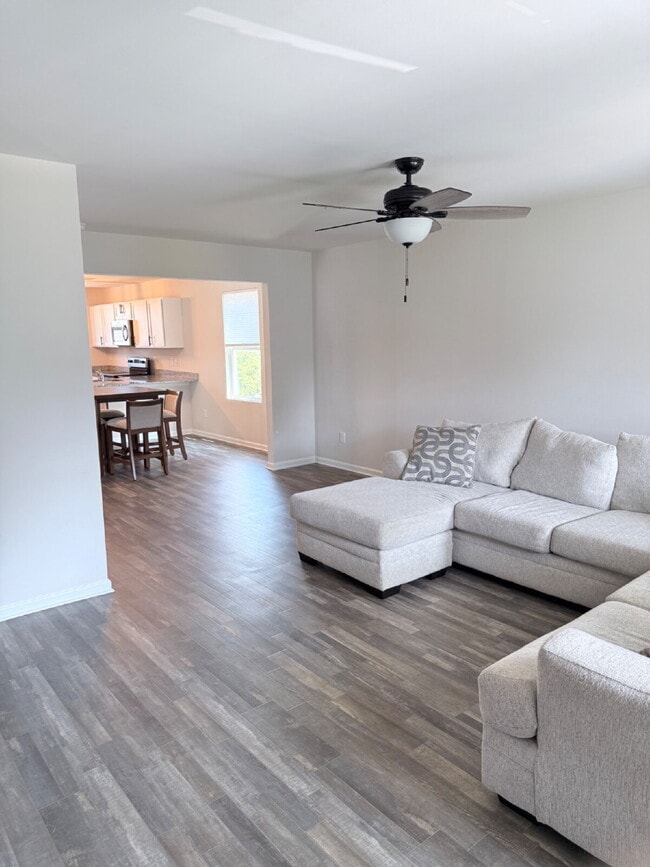 Photo - "Charming Coastal Retreat: 3-Bedroom on Is...