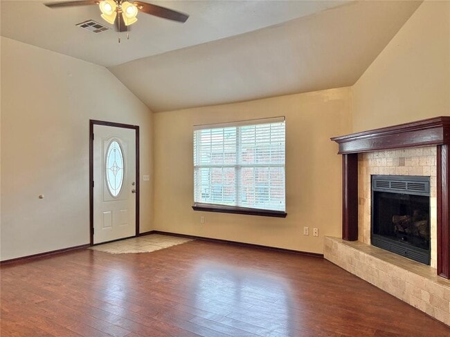 Photo - 15105 Kyle Dr