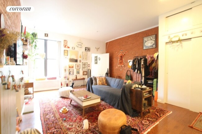 Photo - 144 W 70th St