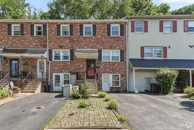 Building Photo - 529 W Marshall St Rental