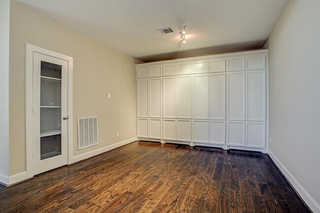 Photo - 9802 Marlink