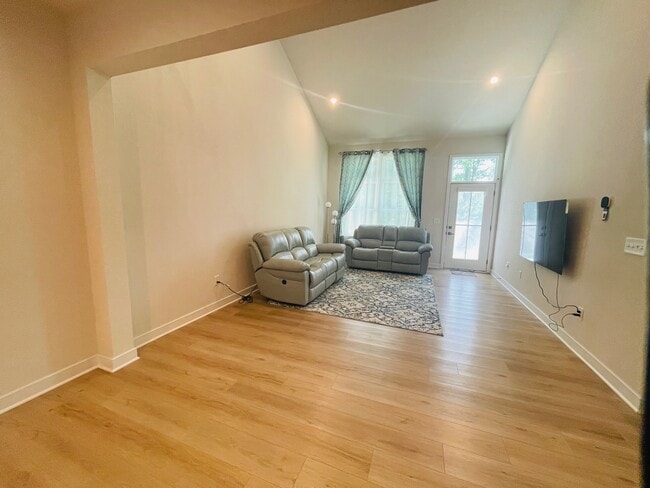Photo - 515 Eldridge Ln