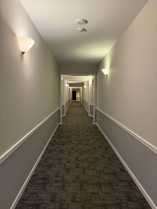 Photo - Well maintained 2 br 2 ba condo in the gat... Unidad 14327