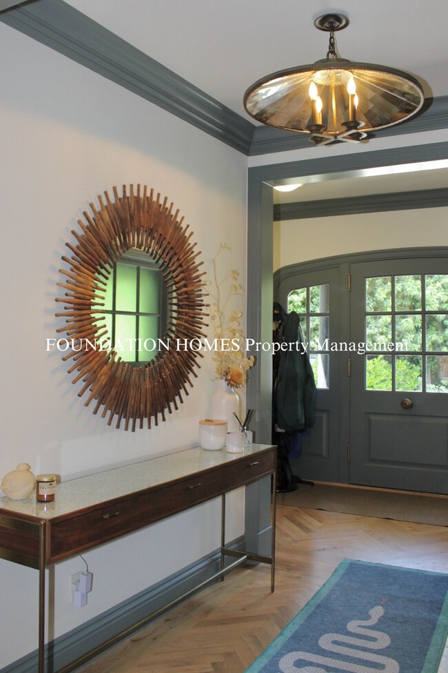 7BR/6.5BA Upscale Ross Compound! Main Hou... House House Rental in