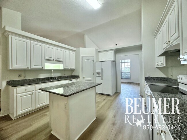 Photo - 4br/3ba Big, Bold, Beautiful Home for Rent
