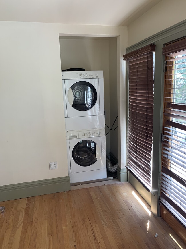 Photo - 1308 Oxford St Unidad upper