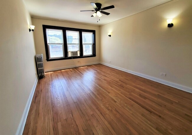 Building Photo - 3054 W Irving Park Rd Unit 2N Rental
