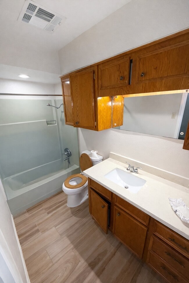 Photo - 21547 Binford Rd