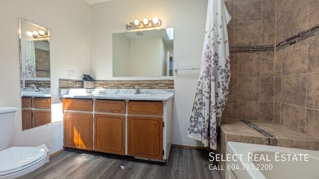 Photo - 46909 Yale Rd Unit B