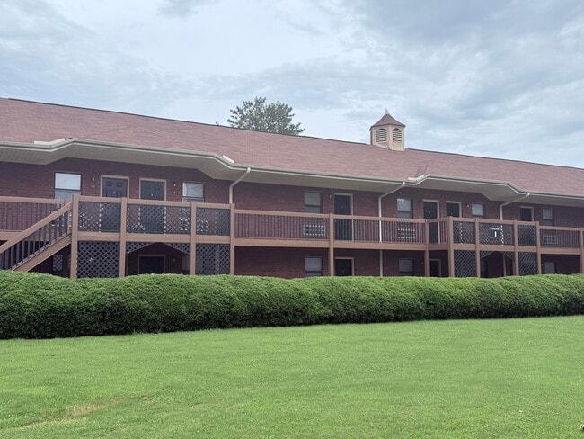 Photo - Summer Courtyard Apartments