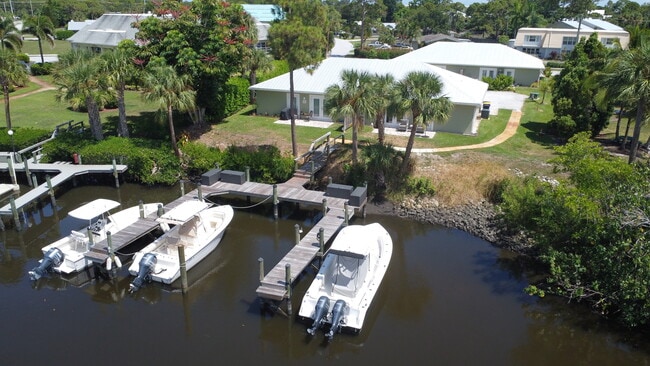 Building Photo - 926 NW Spruce Ridge Dr