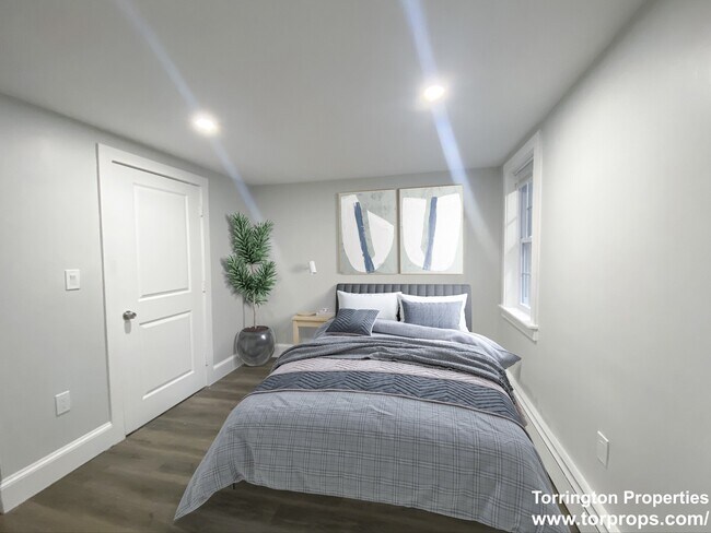 Photo - 351 E 8th St Unit Ground level