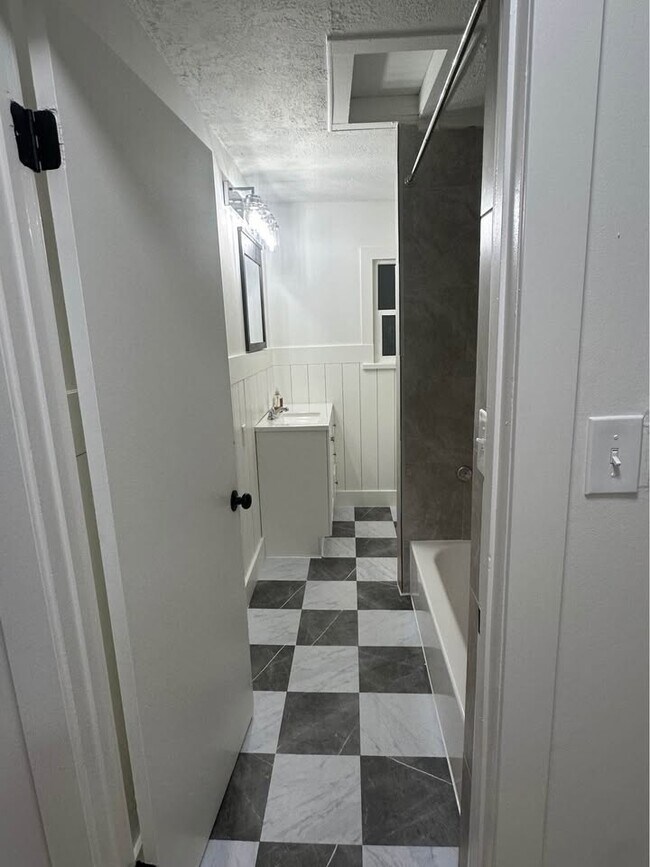 Photo - 2843 Grant Ave