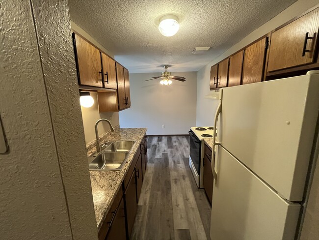 Photo - Oakridge Apartments