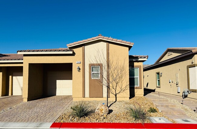 Building Photo - Beautiful Valley Vista town home!  Don't Miss Out!