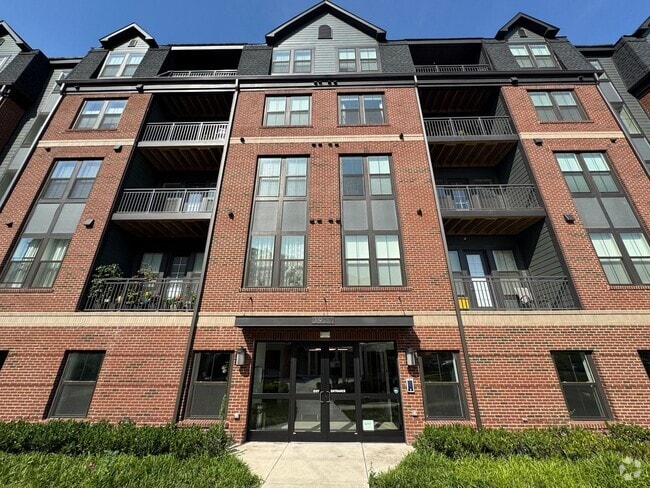 Building Photo - Stylish 2 Bed 2 Bath Condo With Den & Balc...