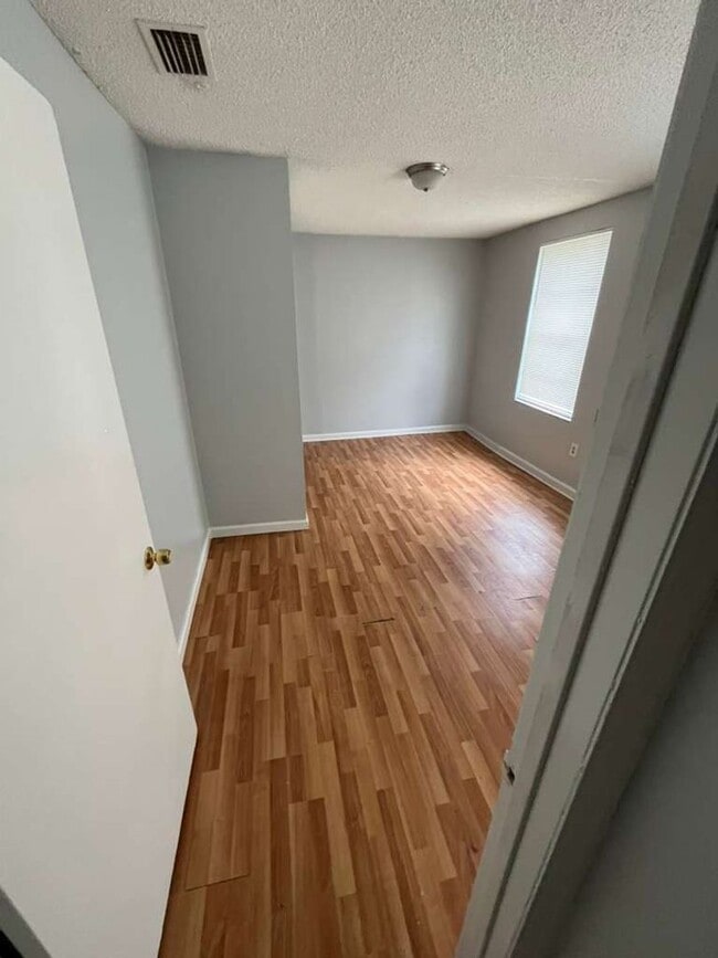 Photo - Beautiful 2 bedroom 1 bathroom Single Family House!