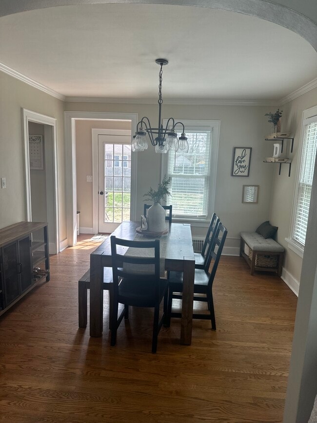 Photo - 613 E Washington St