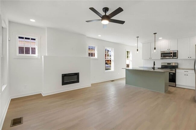 Photo - 1129 Larosa Terrace SW