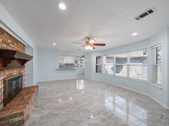 Photo - 29414 Stapleford St