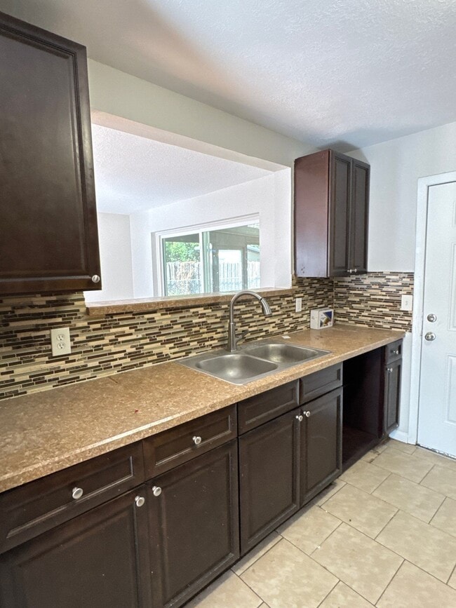 Photo - 8103 Joffre Dr