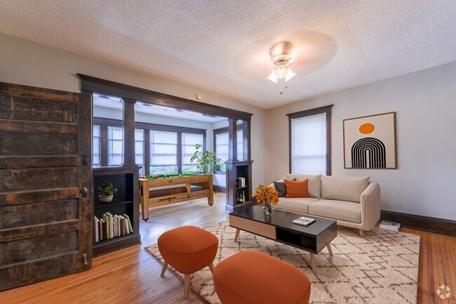 Building Photo - 419 W Franklin Ave Unit 2 Rental