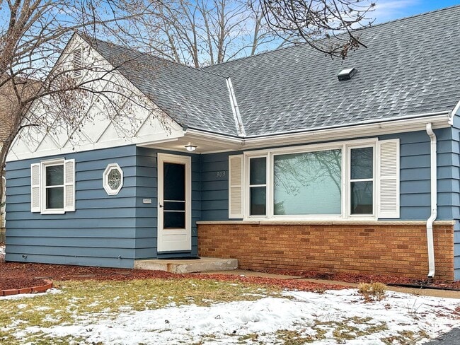 Photo - 303 Monroe Ave S