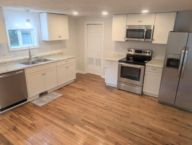 Photo - 447 Toytown Rd