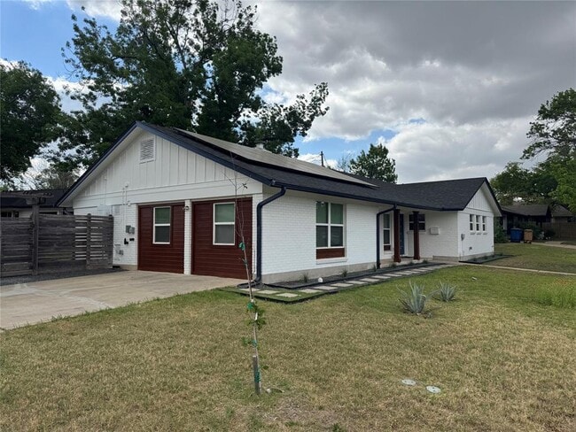 Building Photo - 5805 N Hampton Dr