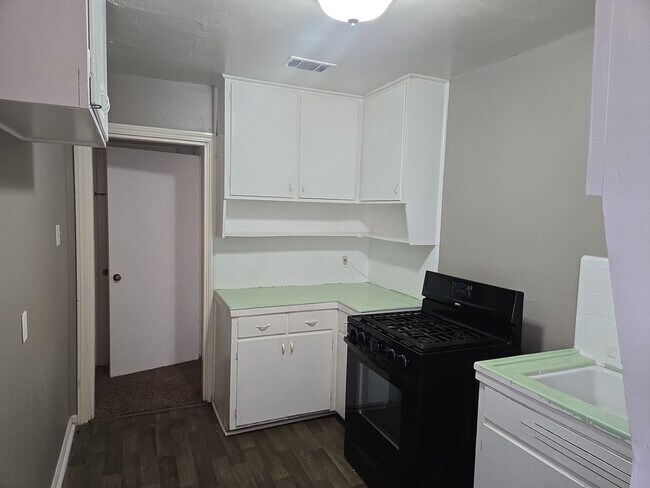 Photo - 302 Bridal Wreath Ave