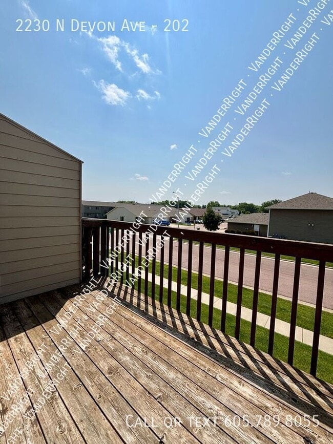 2230 Devon Ave Unit 202