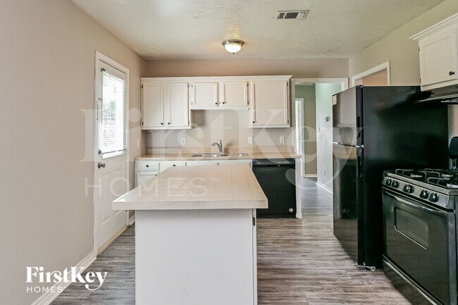 Photo - 712 McCardell Dr