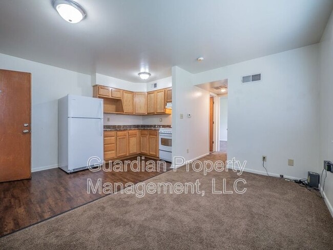 Photo - 1115 N College Dr