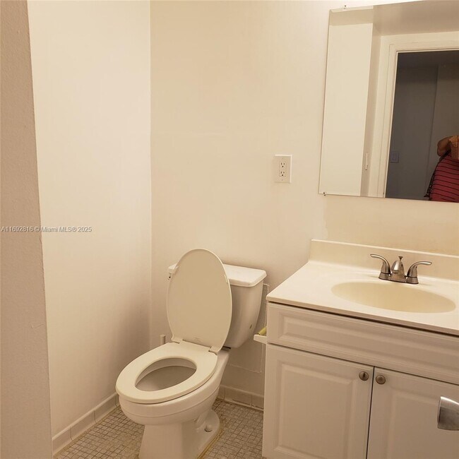 Photo - 19380 Collins Ave Unidad 207