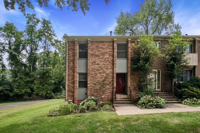 Building Photo - 5128 Cliffhaven Dr