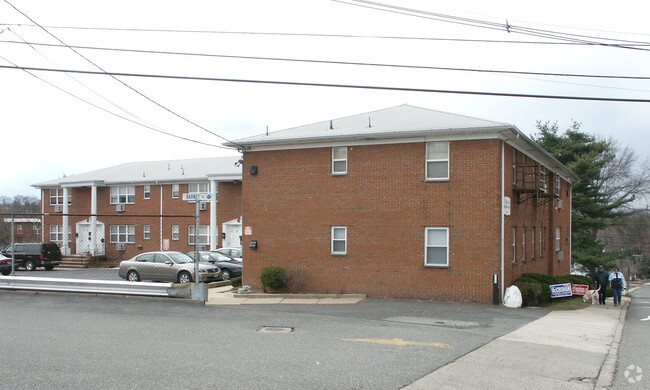 Building Photo - Crestview Gardens Apartments