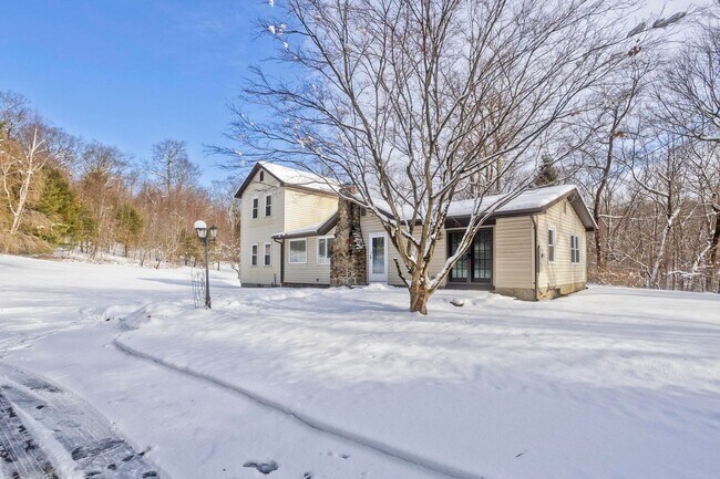 Photo - Private 3-Bedroom Single-Family Rental on 10+ Acres - Available for June 1st!