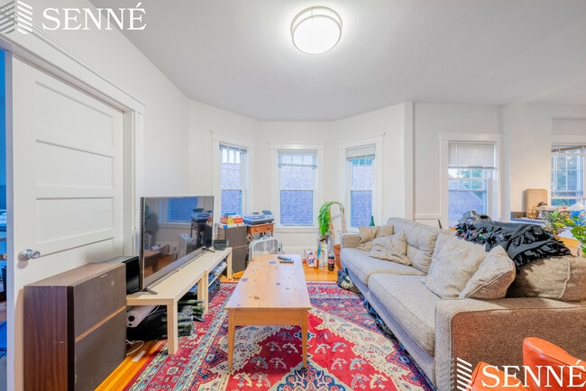 Photo - 37 Magoun St Unidad 3