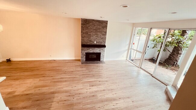 Photo - 17836 Magnolia Blvd