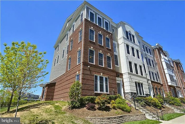 Building Photo - 2325 Brookmoor Ln