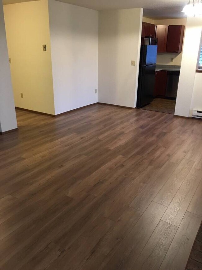 Building Photo - 5513 Cirque Dr W Unit C Rental