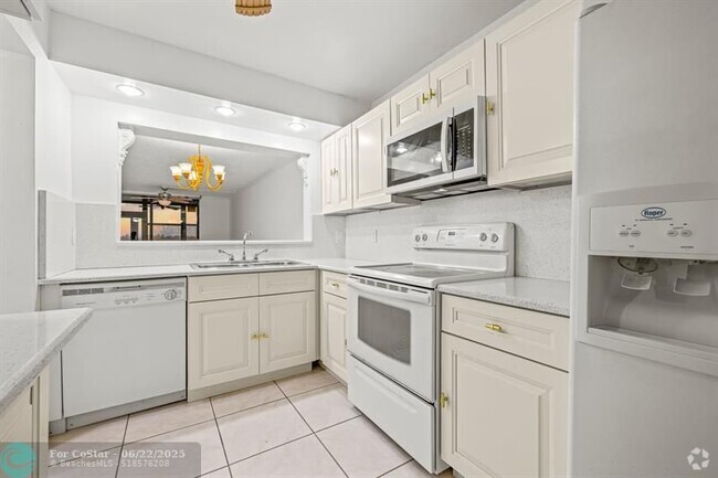 Building Photo - 110 Lake Emerald Dr Unit 103 Rental