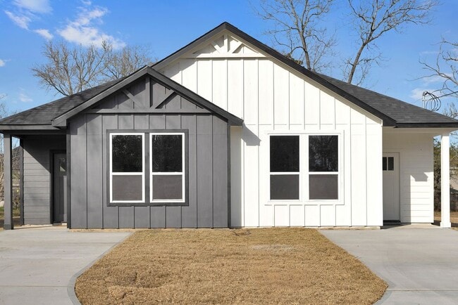 Photo - 106 Runnels St