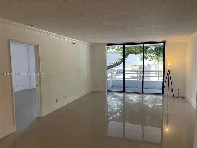 Photo - 3300 NE 192 St Unidad 205