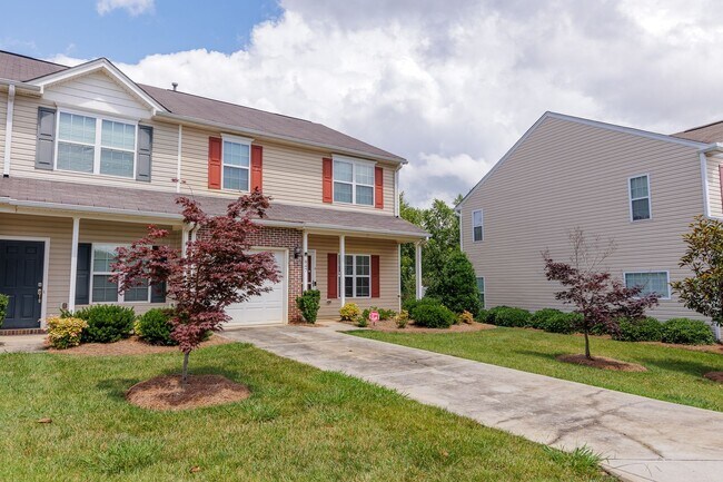 Spacious Townhome in Greensboro NC - Spacious Townhome in Greensboro NC