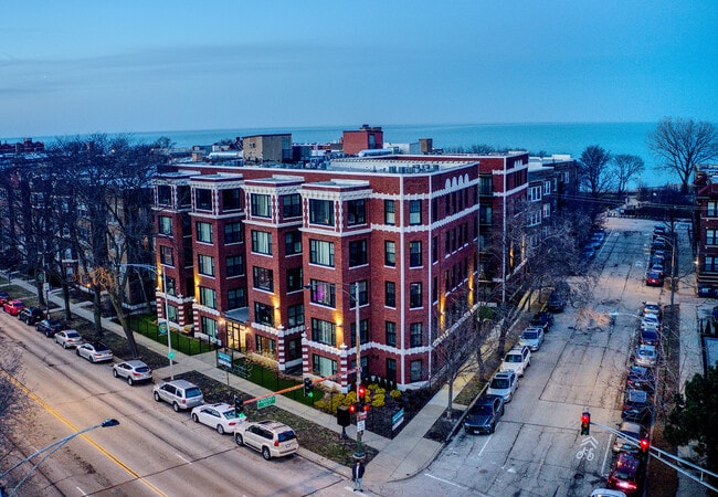 Building Photo - 7645 N Sheridan Rd Unit 411 Rental