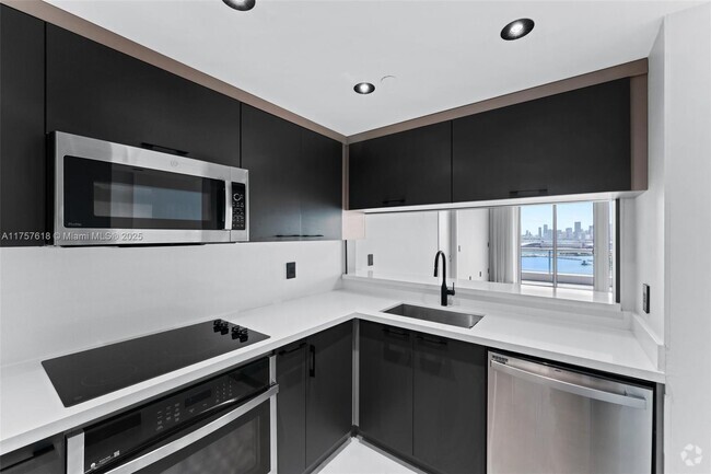 Building Photo - 540 West Ave Unit # 2211 Rental