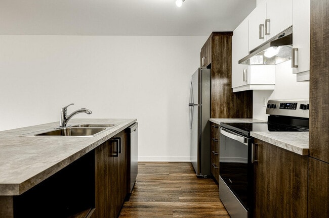 Building Photo - 2500/2570 Rue Maurice-Savoie