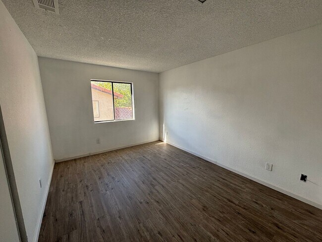 Photo - Cozy 2-Bedroom Unit with Fireplace and Utilities Included in Lancaster!