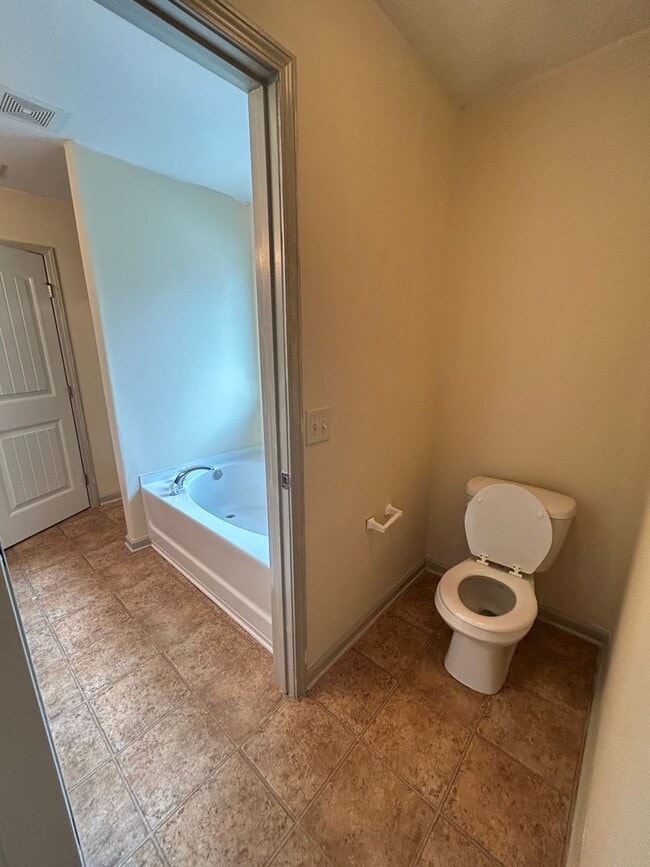 Photo - 4 bedroom/2.5 bathroom in Savannah, GA